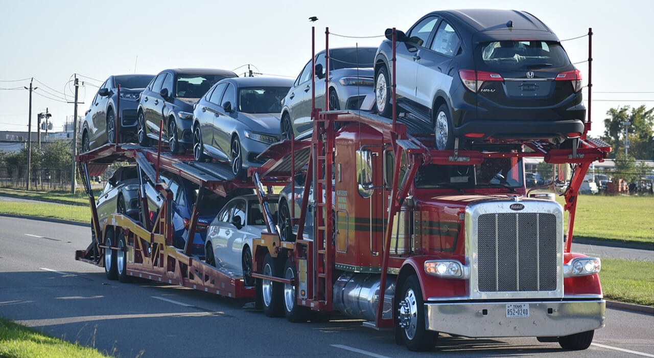 Difference Between an Enclosed Car Hauler and Utility Trailer