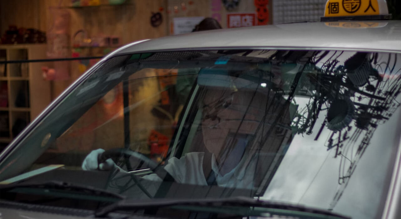 Great reasons for a vehicle owner to purchase windscreen shades